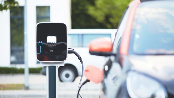 2030年需要多少電動汽車充電站？